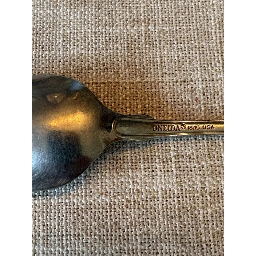 Oneida Classic Shell Heirloom 18/10 Stainless Teaspoon Qty 1